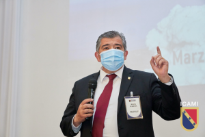 Conferencista en presentación