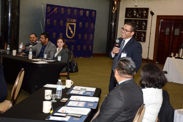 Profesional en charla