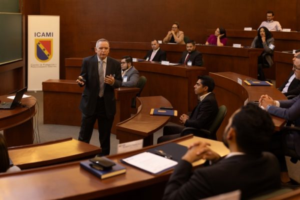 Profesional en charla