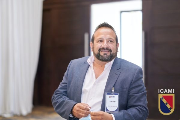 Profesional en charla