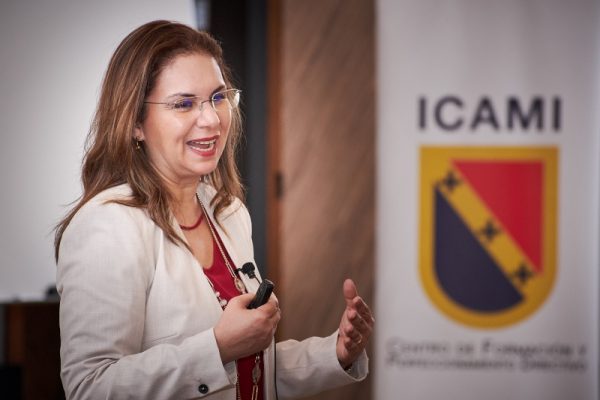 Profesional dando charlas