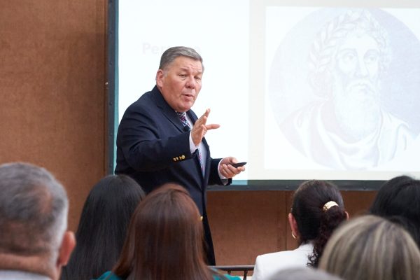 Profesional en charla