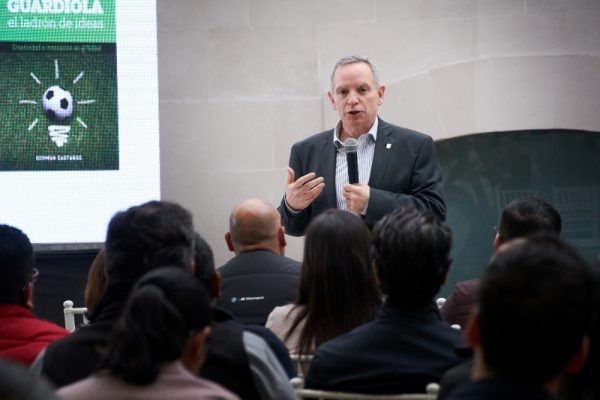 Profesional en charla