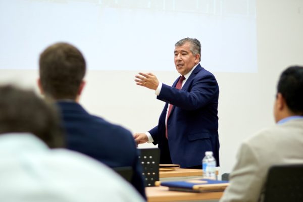 Profesional charlando
