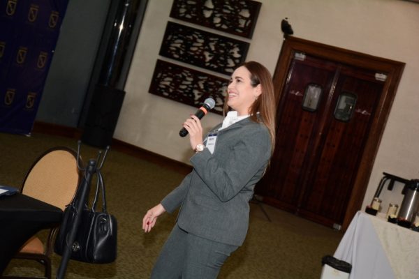 Profesional charlando