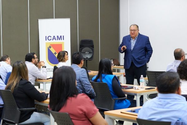 Profesionales charlando