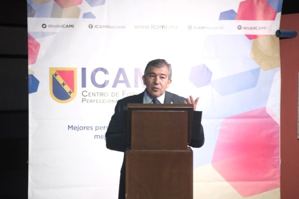 Profesionales charlando