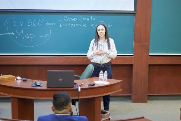 Profesional charlando